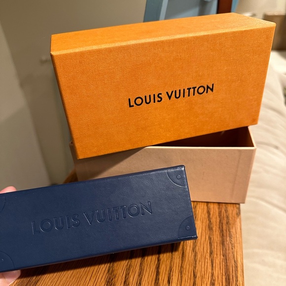 Louis Vuitton Sunglasses - Picture 12 of 15